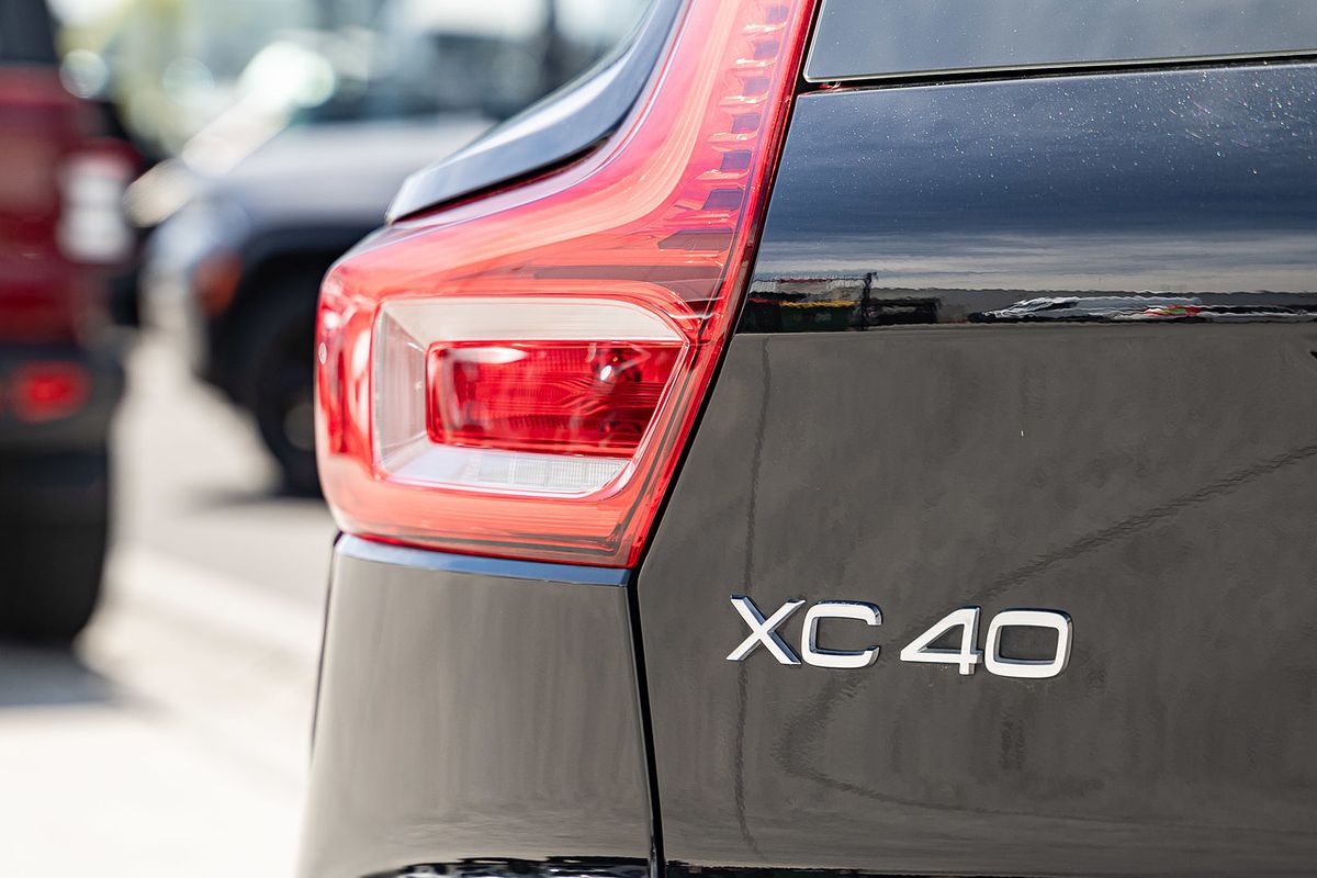 2022 Volvo XC40 T4 Momentum