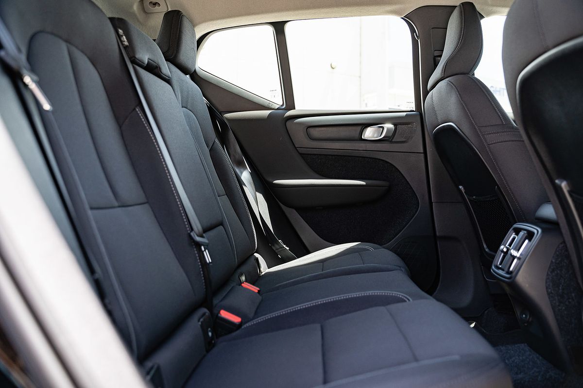 2022 Volvo XC40 T4 Momentum