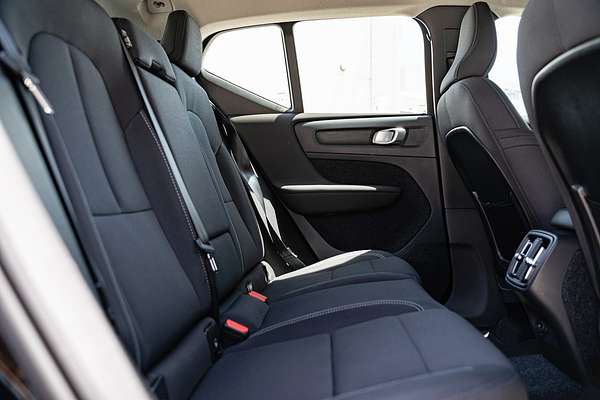2022 Volvo XC40 T4 Momentum