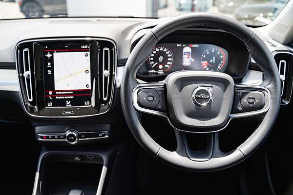 2022 Volvo XC40 T4 Momentum