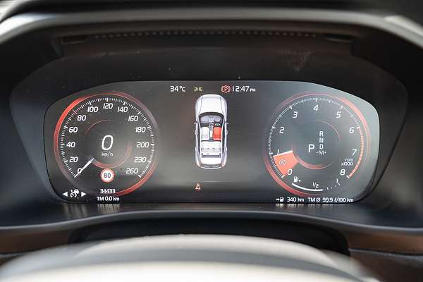 2022 Volvo XC40 T4 Momentum