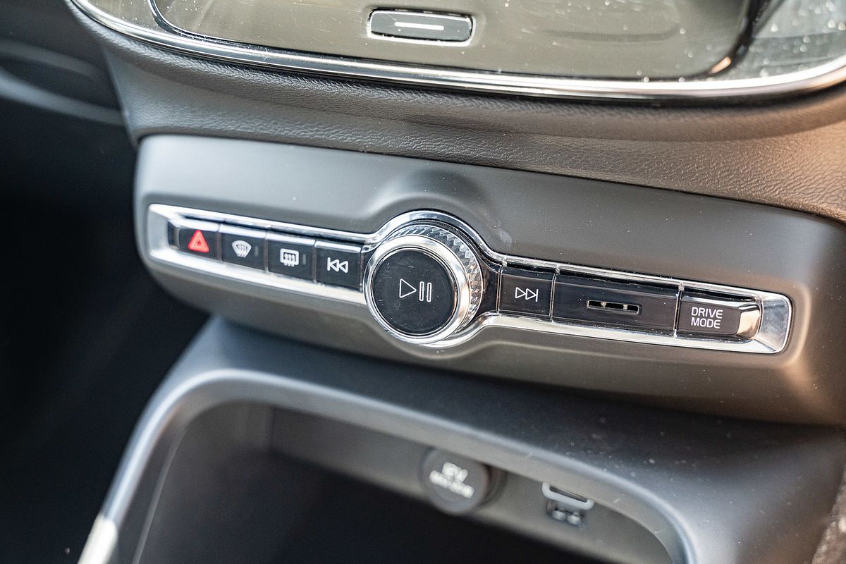 2022 Volvo XC40 T4 Momentum