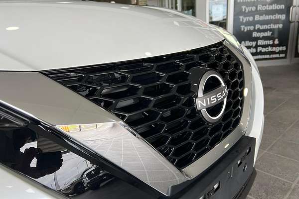 2024 Nissan JUKE ST F16
