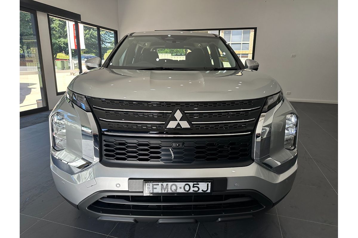 2024 Mitsubishi Outlander ES ZM