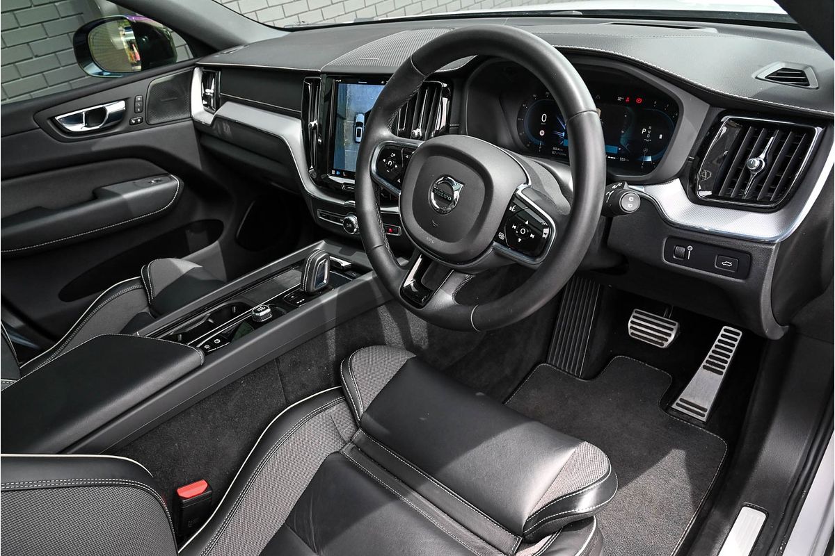 2021 Volvo XC60 B6 R-Design