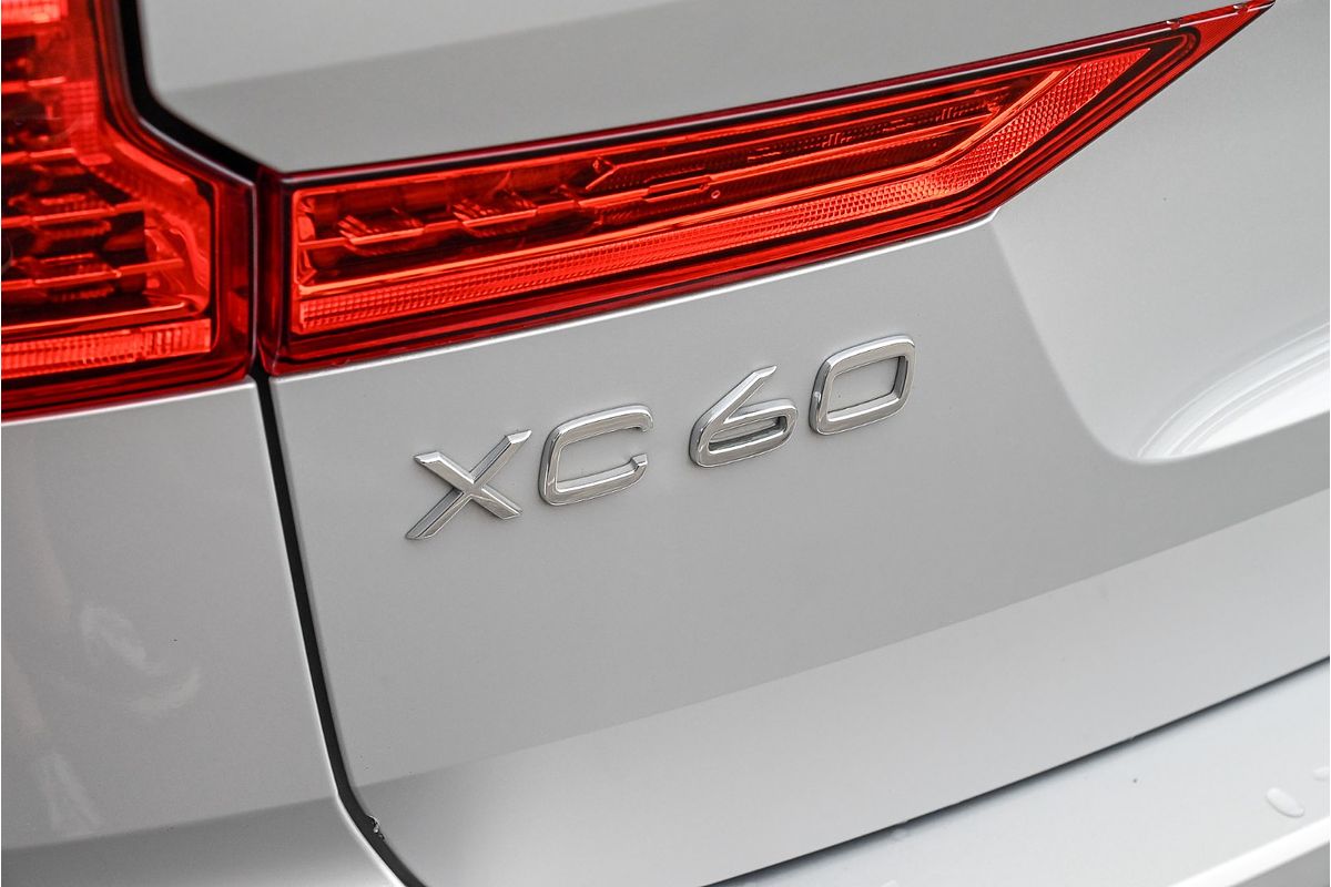 2021 Volvo XC60 B6 R-Design