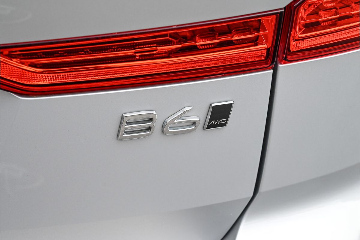 2021 Volvo XC60 B6 R-Design