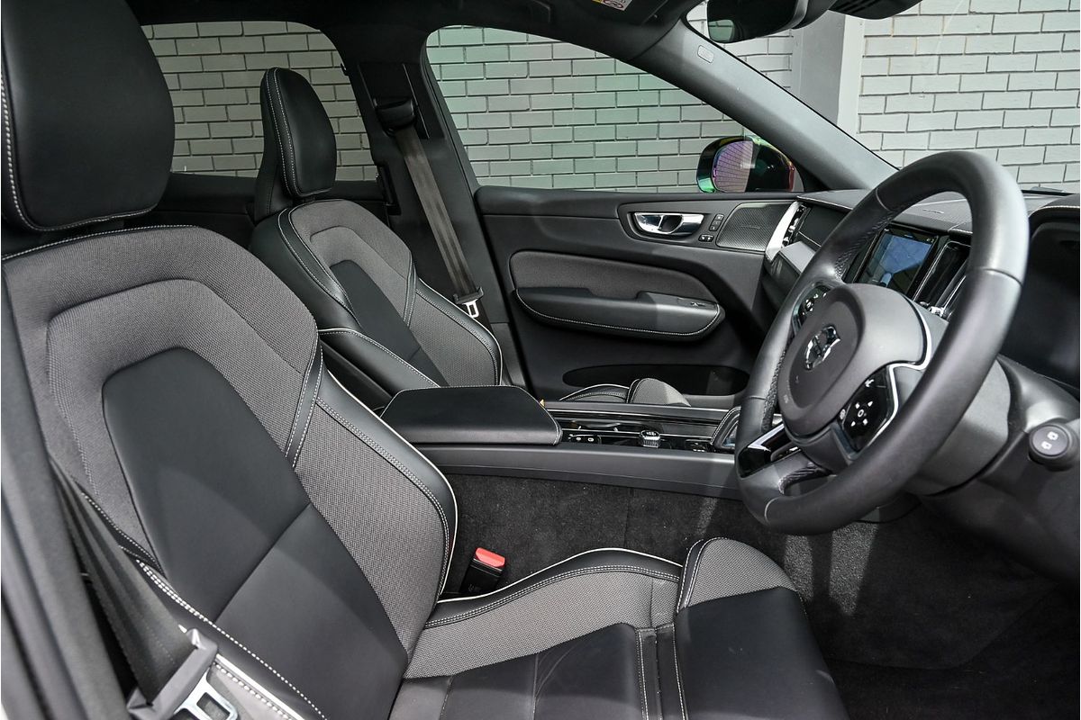 2021 Volvo XC60 B6 R-Design