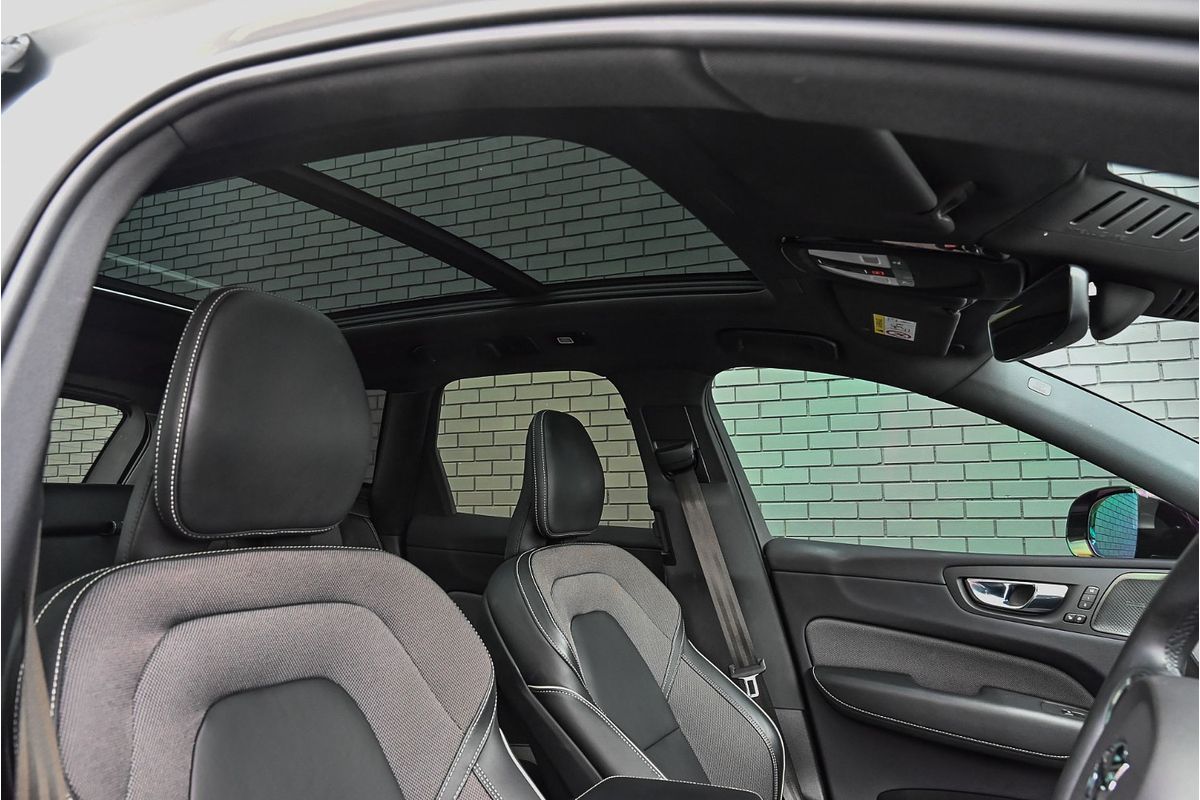 2021 Volvo XC60 B6 R-Design
