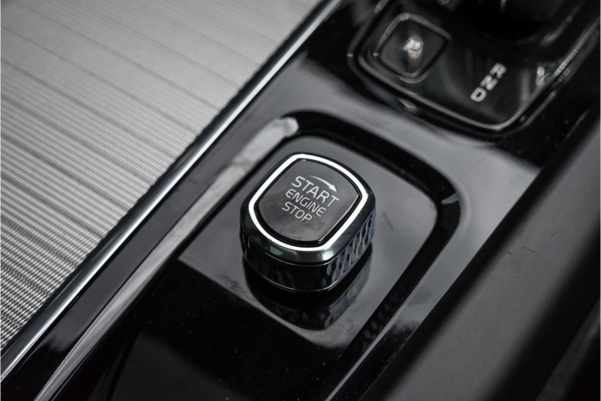 2021 Volvo XC60 B6 R-Design