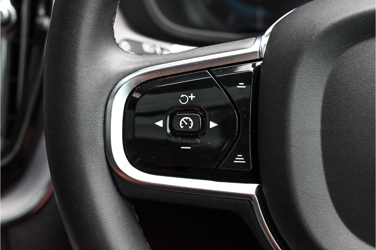 2021 Volvo XC60 B6 R-Design