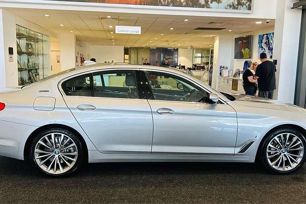 2018 BMW 5 Series 530e Luxury Line G30