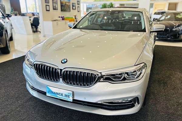 2018 BMW 5 Series 530e Luxury Line G30