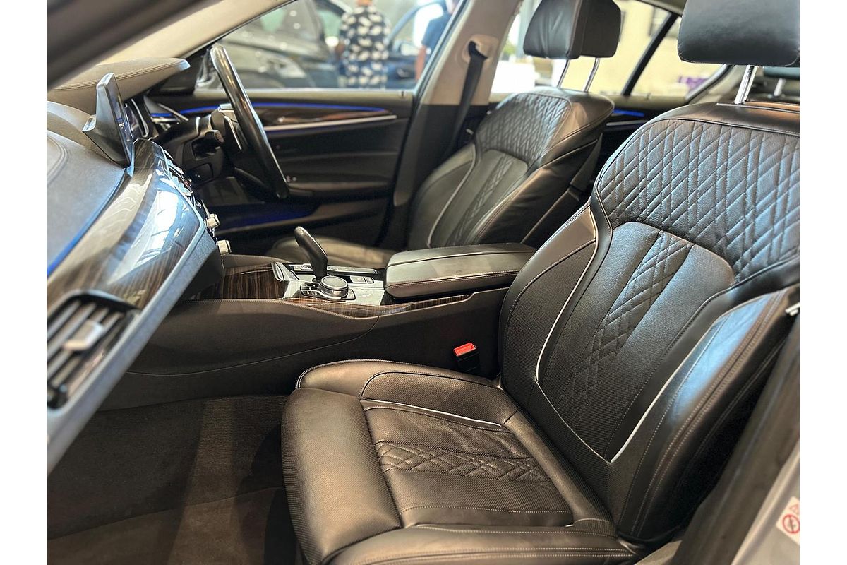 2018 BMW 5 Series 530e Luxury Line G30