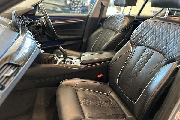 2018 BMW 5 Series 530e Luxury Line G30