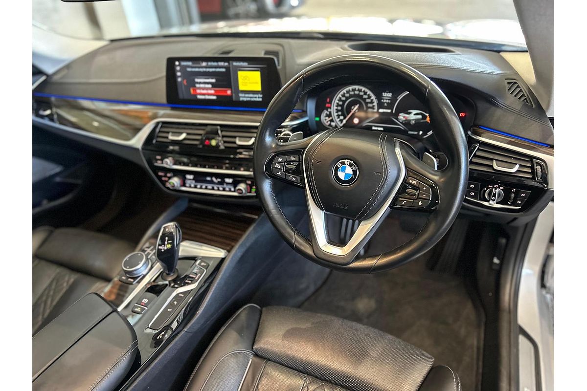 2018 BMW 5 Series 530e Luxury Line G30