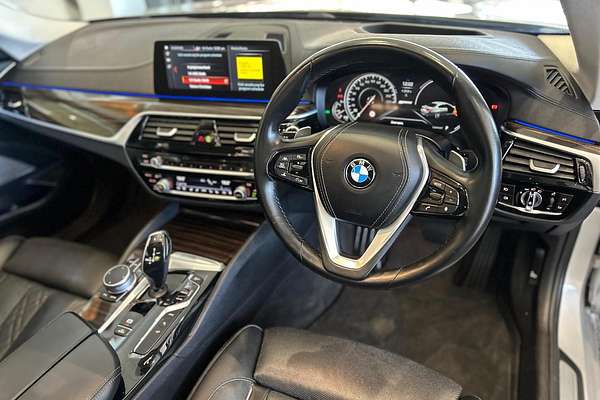 2018 BMW 5 Series 530e Luxury Line G30