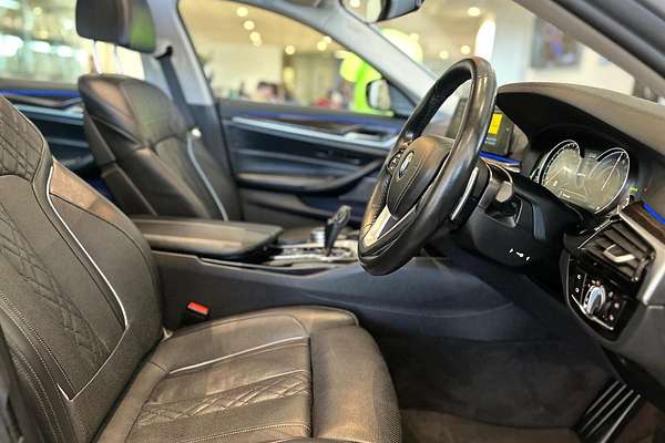 2018 BMW 5 Series 530e Luxury Line G30