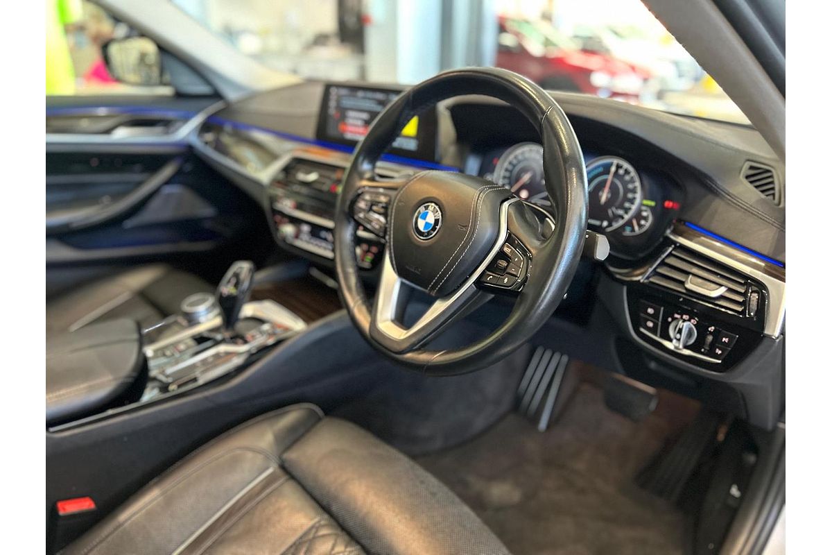 2018 BMW 5 Series 530e Luxury Line G30