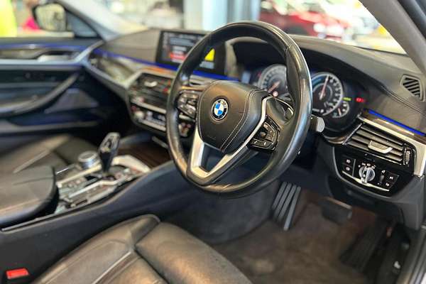 2018 BMW 5 Series 530e Luxury Line G30