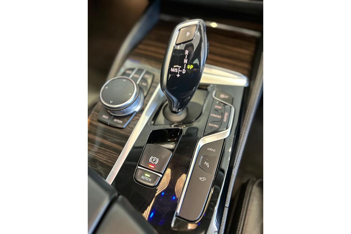 2018 BMW 5 Series 530e Luxury Line G30