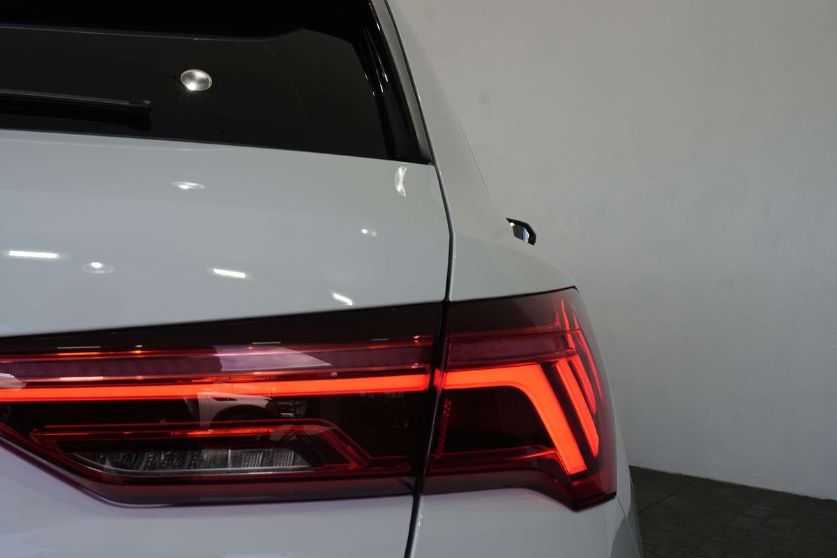 2024 Audi Q3 35 TFSI Dynamic Black F3