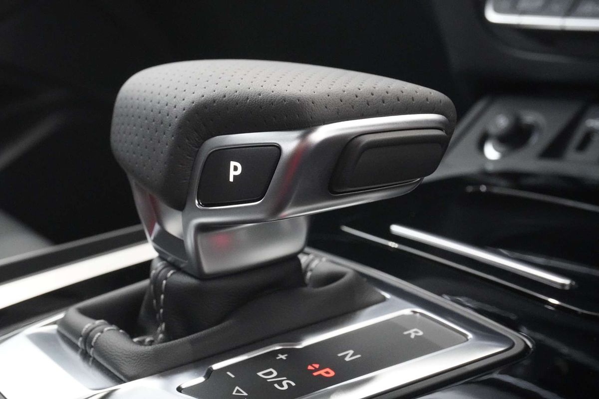 2024 Audi Q5 45 TFSI S line FY