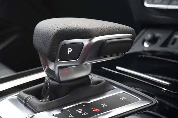 2024 Audi Q5 45 TFSI S line FY