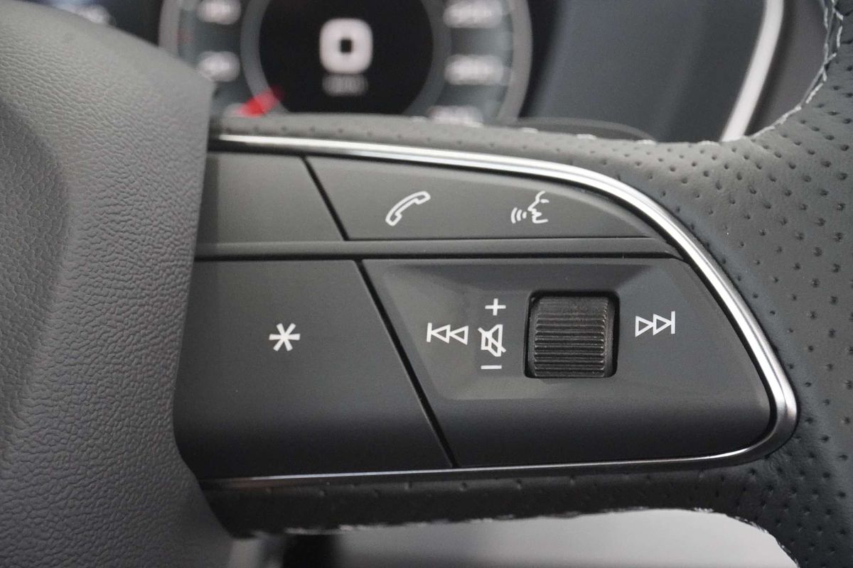 2024 Audi Q5 45 TFSI S line FY