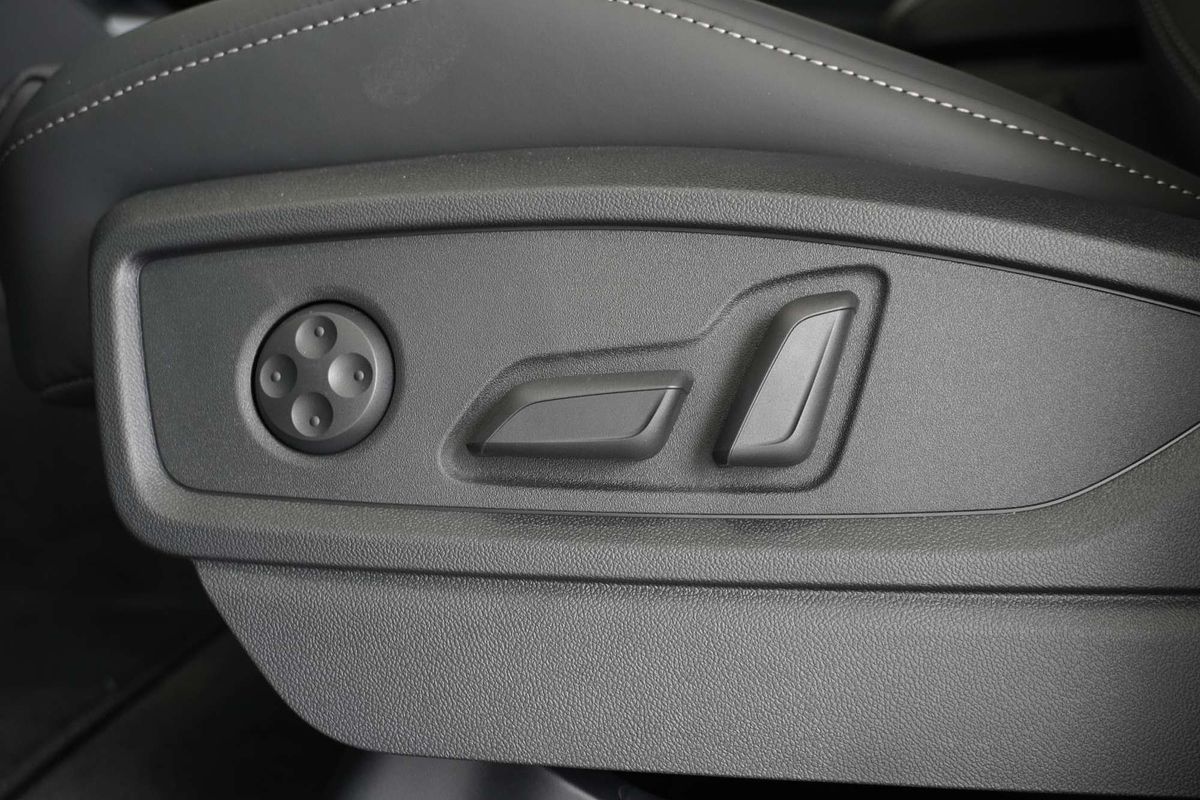 2024 Audi Q5 45 TFSI S line FY