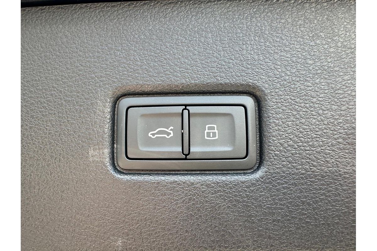 2024 Audi Q5 40 TDI S Line FY