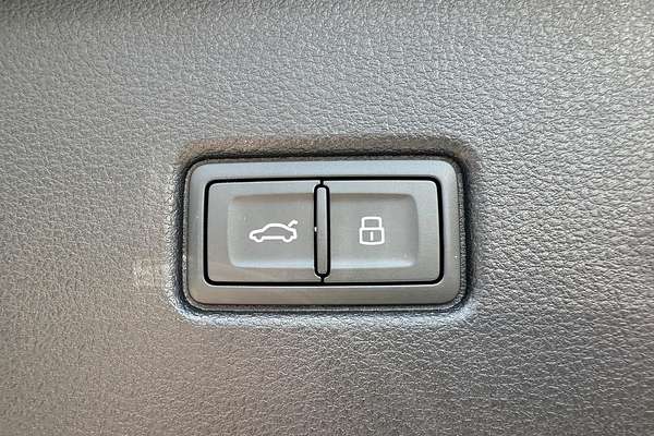 2024 Audi Q5 40 TDI S Line FY