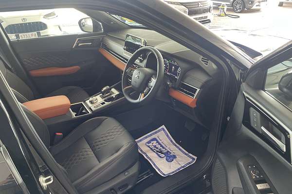2024 Mitsubishi Outlander Exceed Tourer ZM