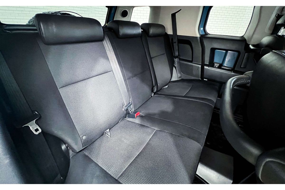 2013 Toyota FJ Cruiser GSJ15R