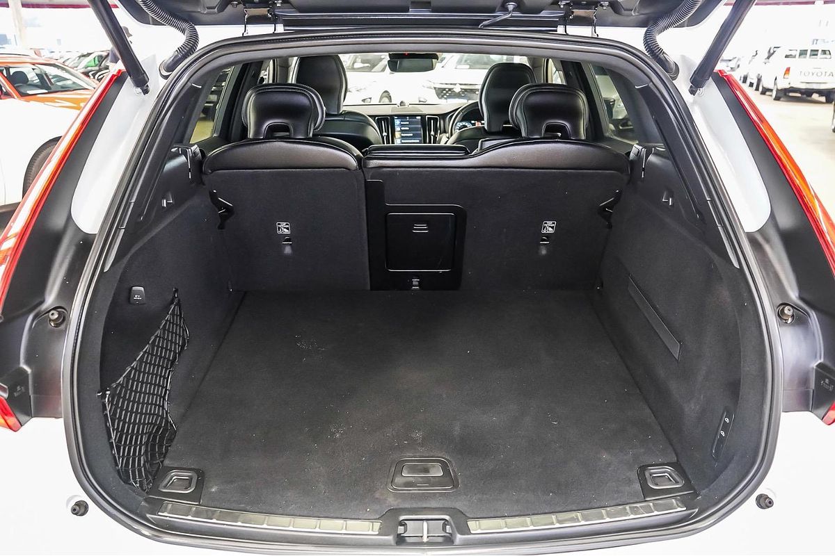 2020 Volvo XC60 T6 R-Design