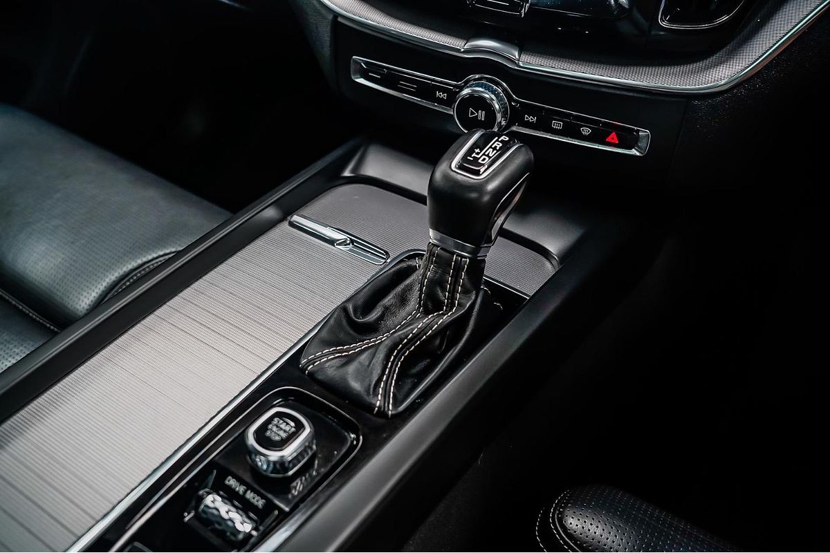 2020 Volvo XC60 T6 R-Design