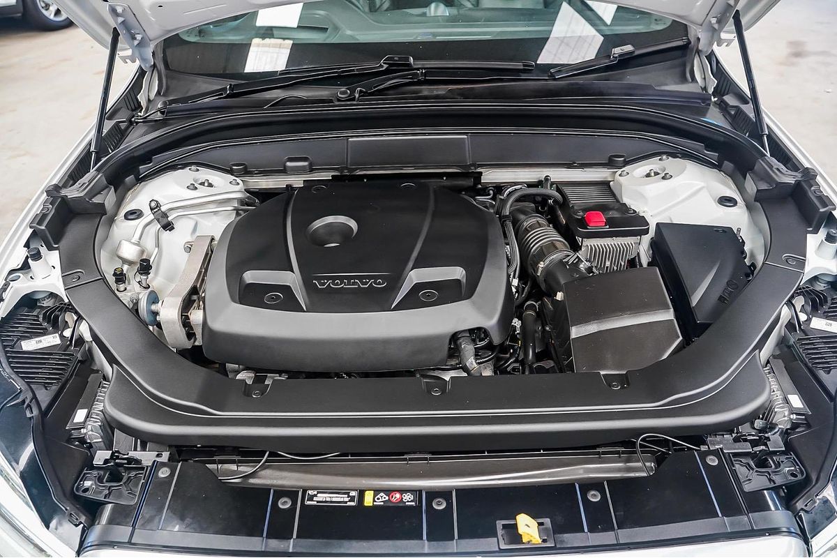 2020 Volvo XC60 T6 R-Design