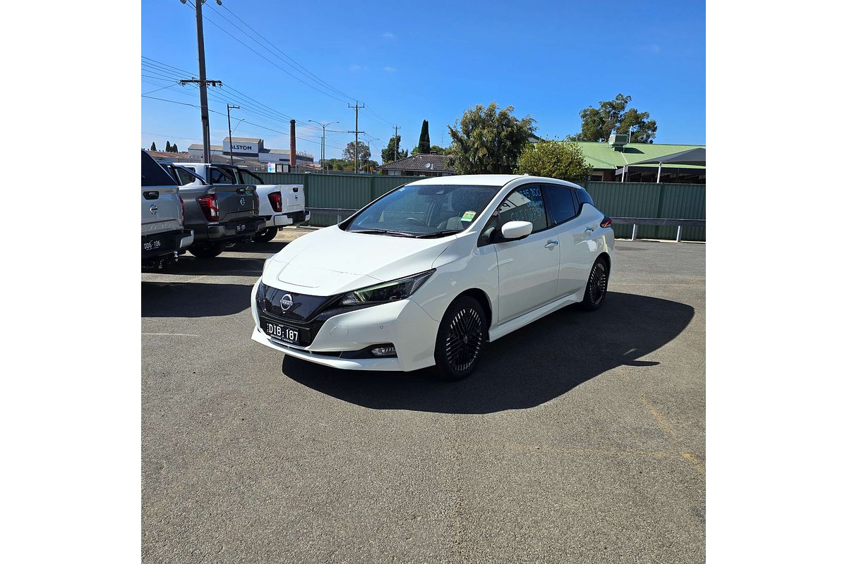 2023 Nissan LEAF ZE1