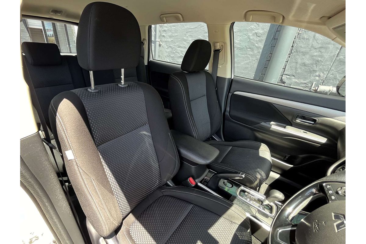 2017 Mitsubishi Outlander ES ADAS ZL