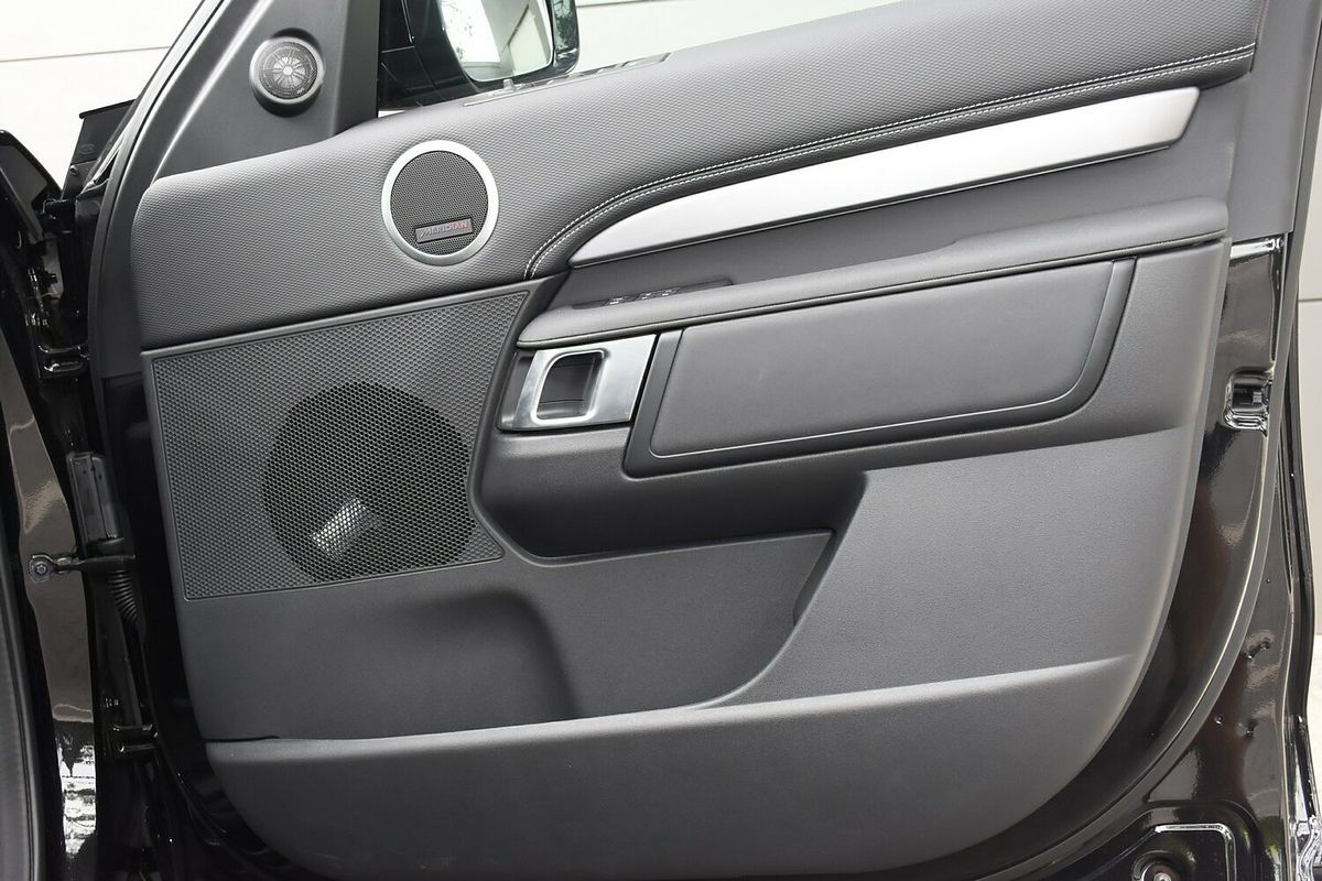 2024 Land Rover Discovery D300 Dynamic SE Series 5