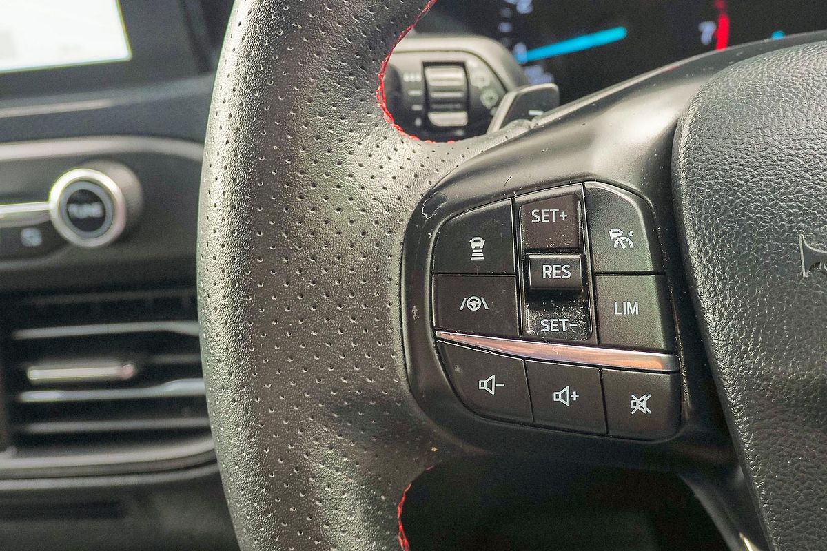 2018 Ford Focus ST-Line SA