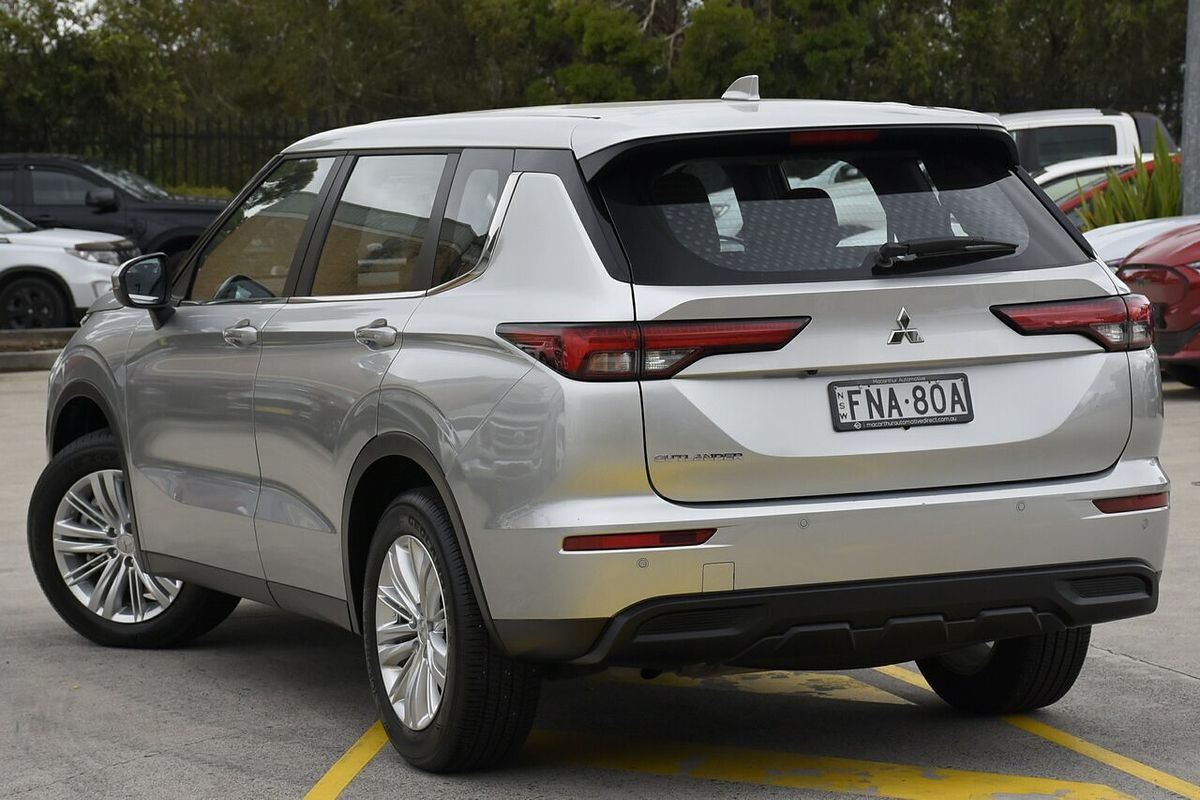 2023 Mitsubishi Outlander ES ZM