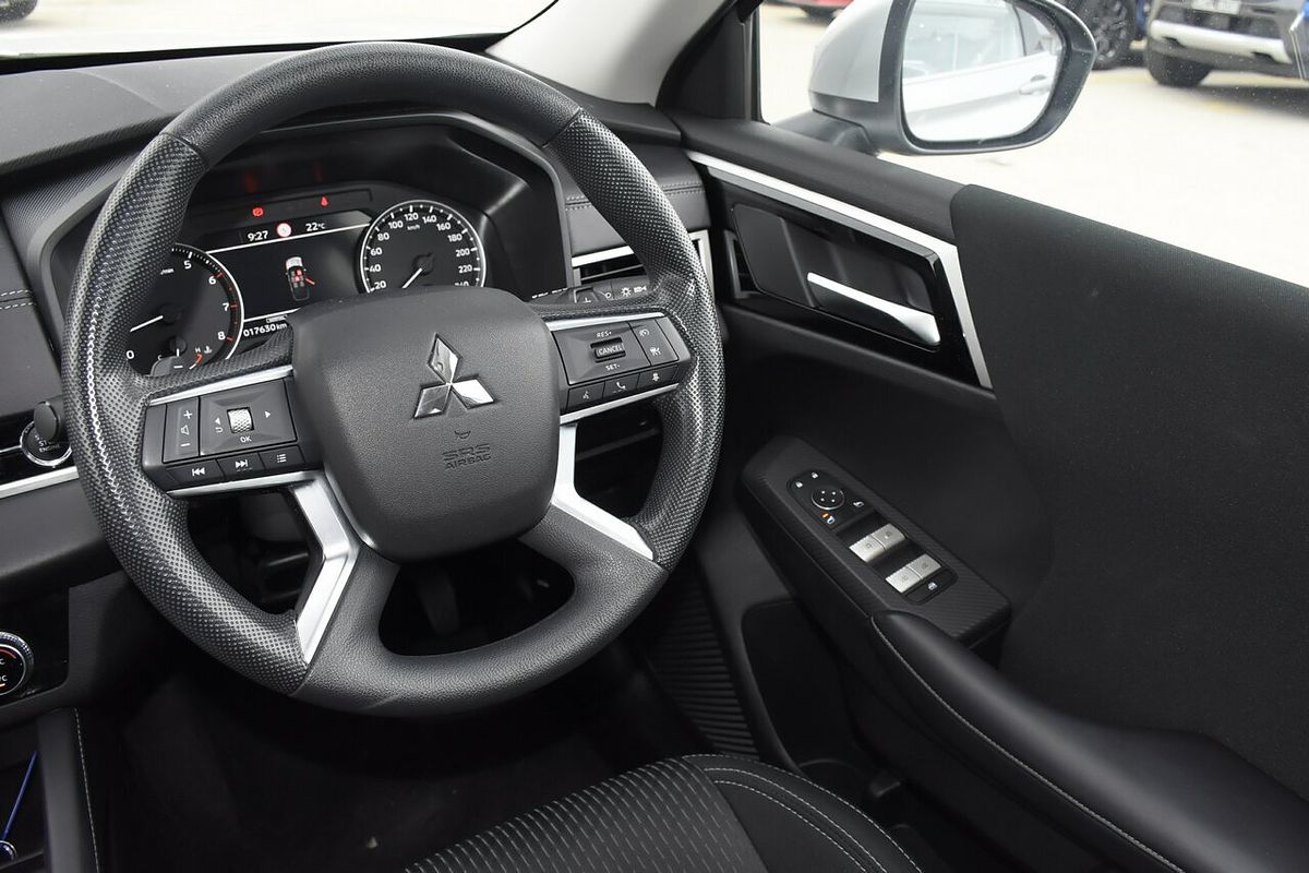 2023 Mitsubishi Outlander ES ZM