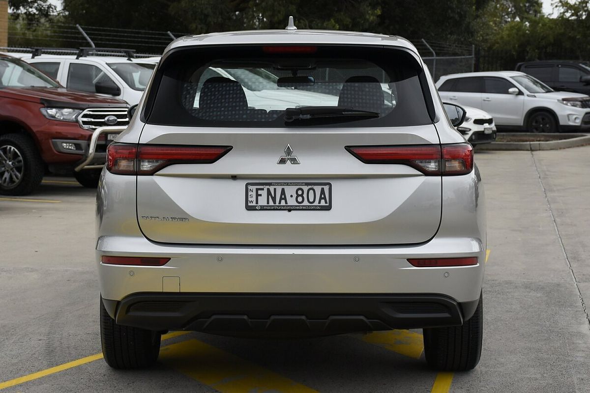 2023 Mitsubishi Outlander ES ZM