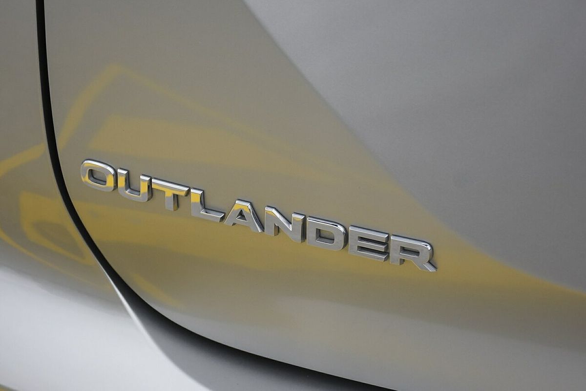 2023 Mitsubishi Outlander ES ZM