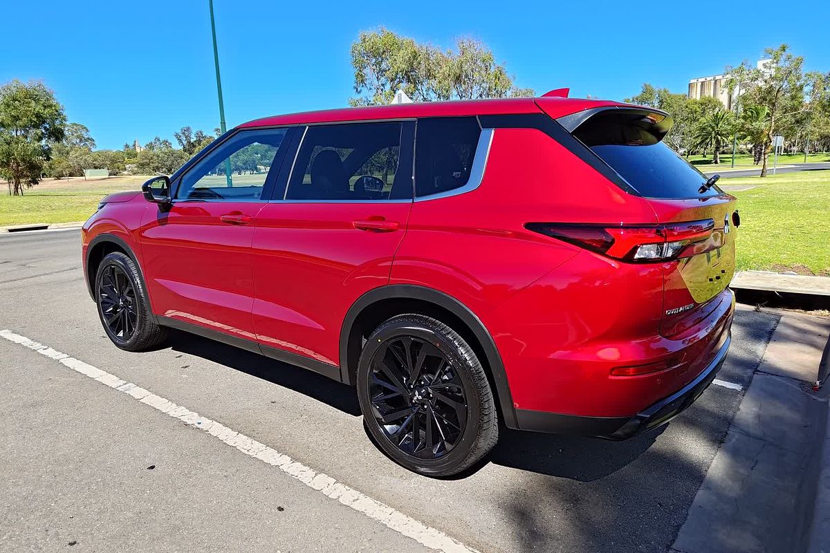 2024 Mitsubishi Outlander LS ZM