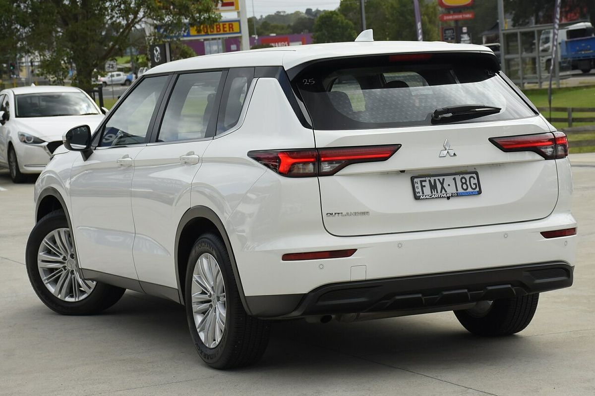 2023 Mitsubishi Outlander ES ZM