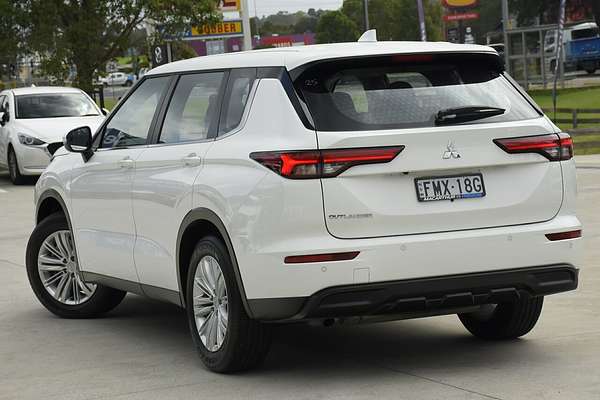 2023 Mitsubishi Outlander ES ZM