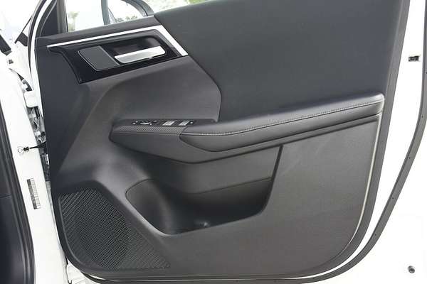 2023 Mitsubishi Outlander ES ZM