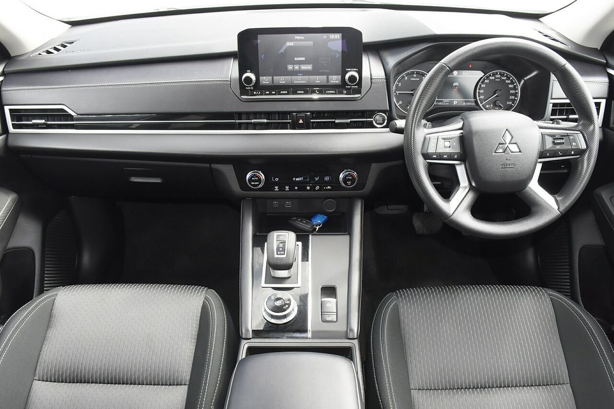 2023 Mitsubishi Outlander ES ZM